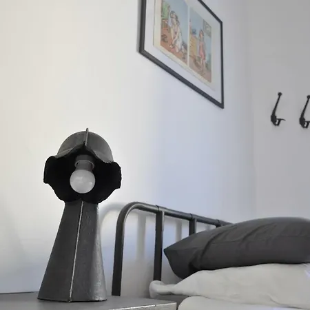 Le 27 Apartment *
